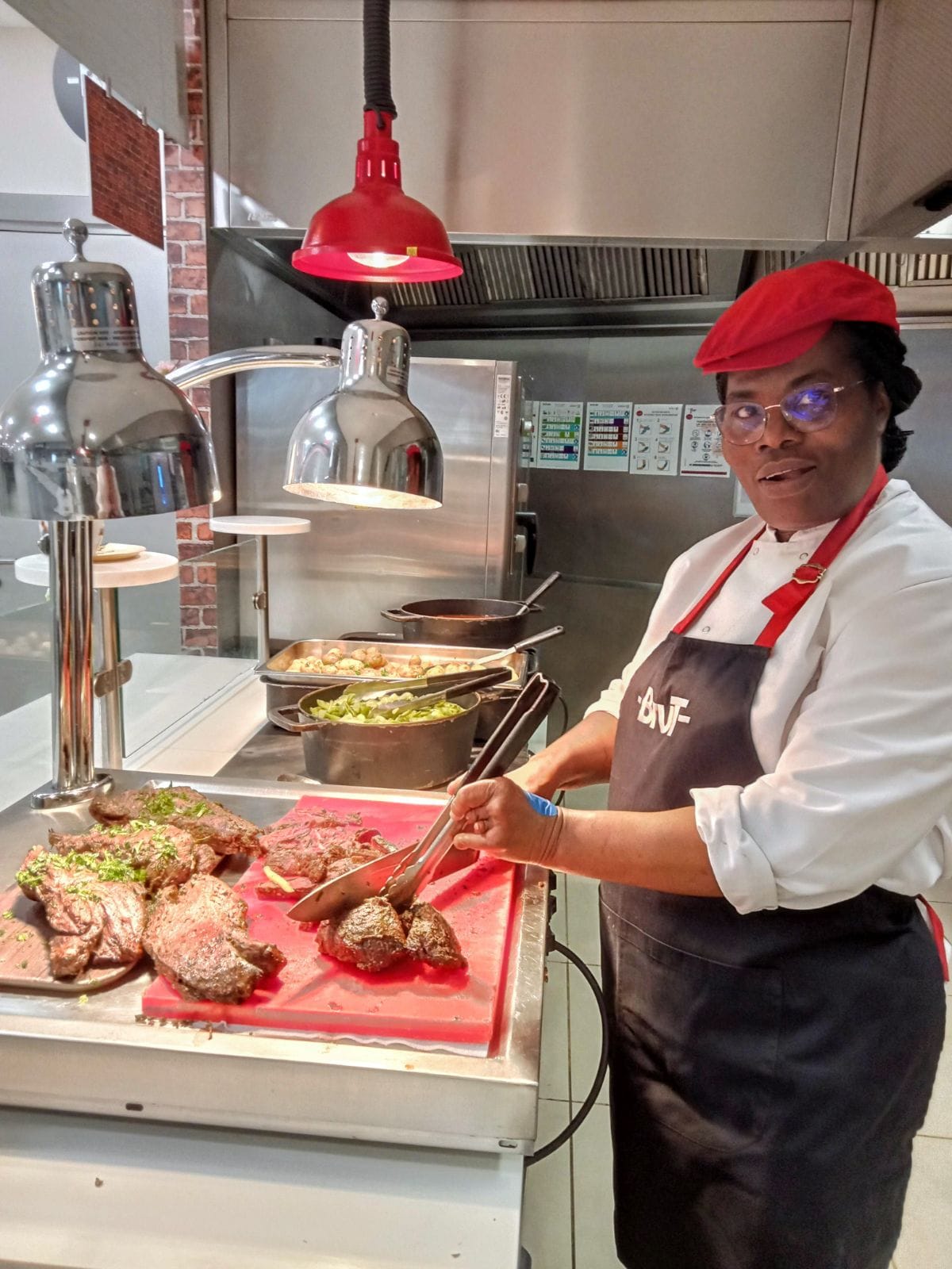 Cheffe Anne-Marie ST FORT en cuisine